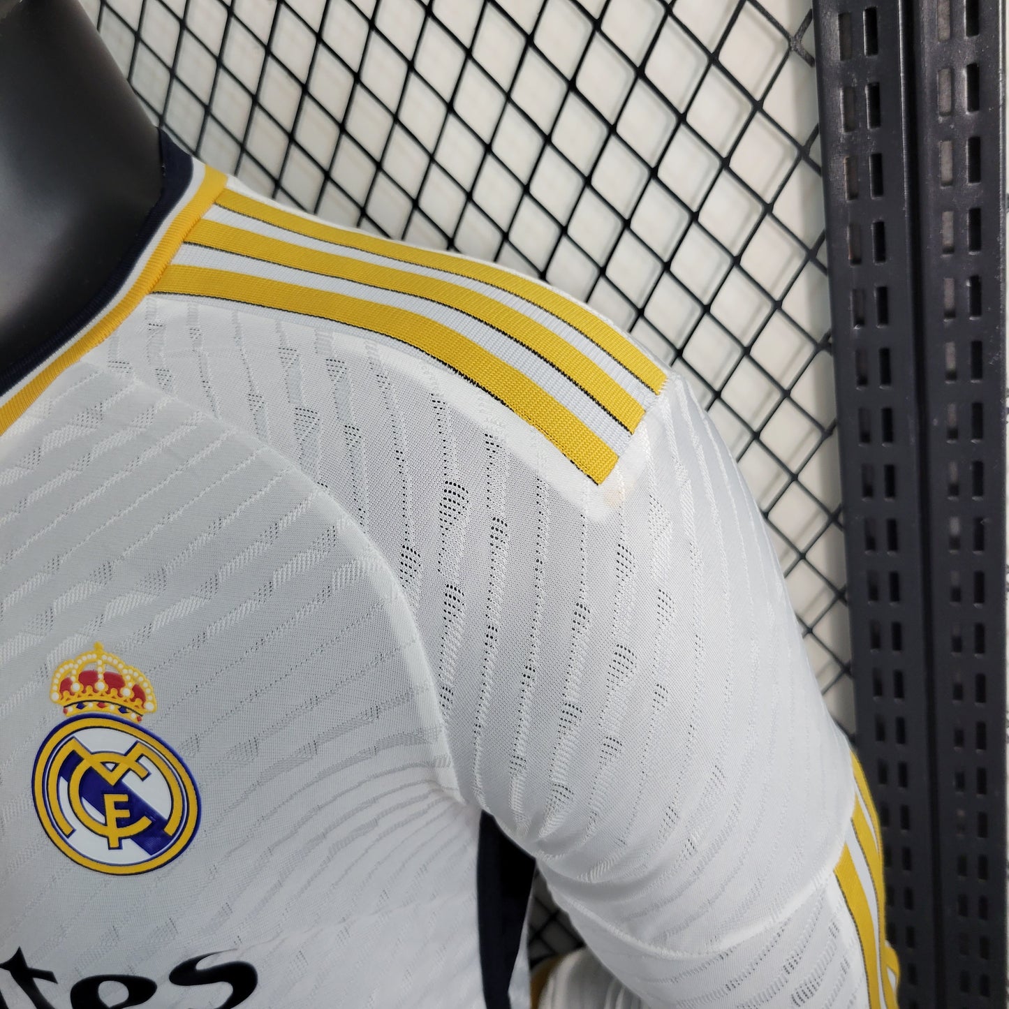 Real Madrid Home 23/24 - Manga Comprida - Versão Jogador - Game Day